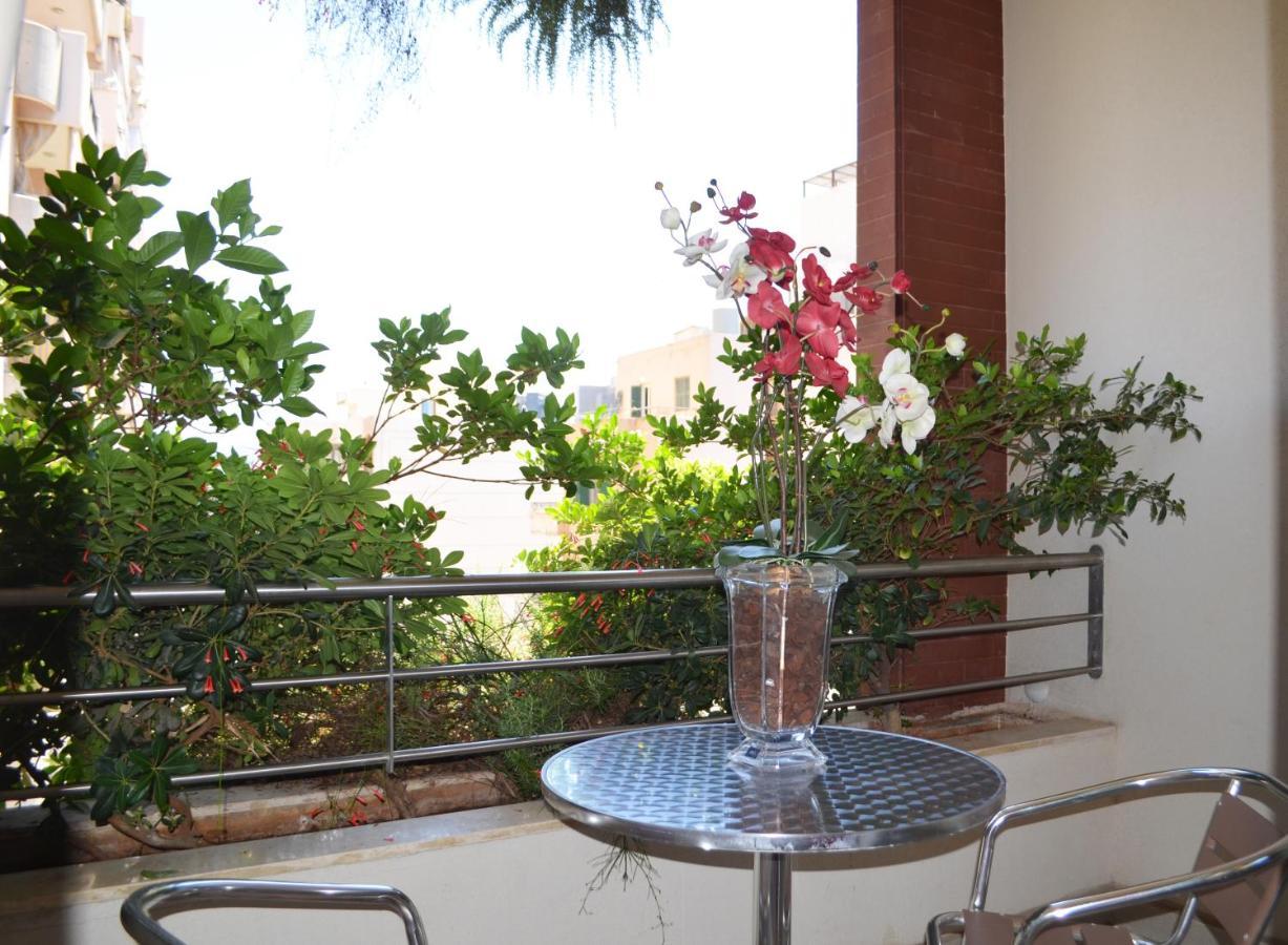 Nest 1 Hotel Beirut Bagian luar foto